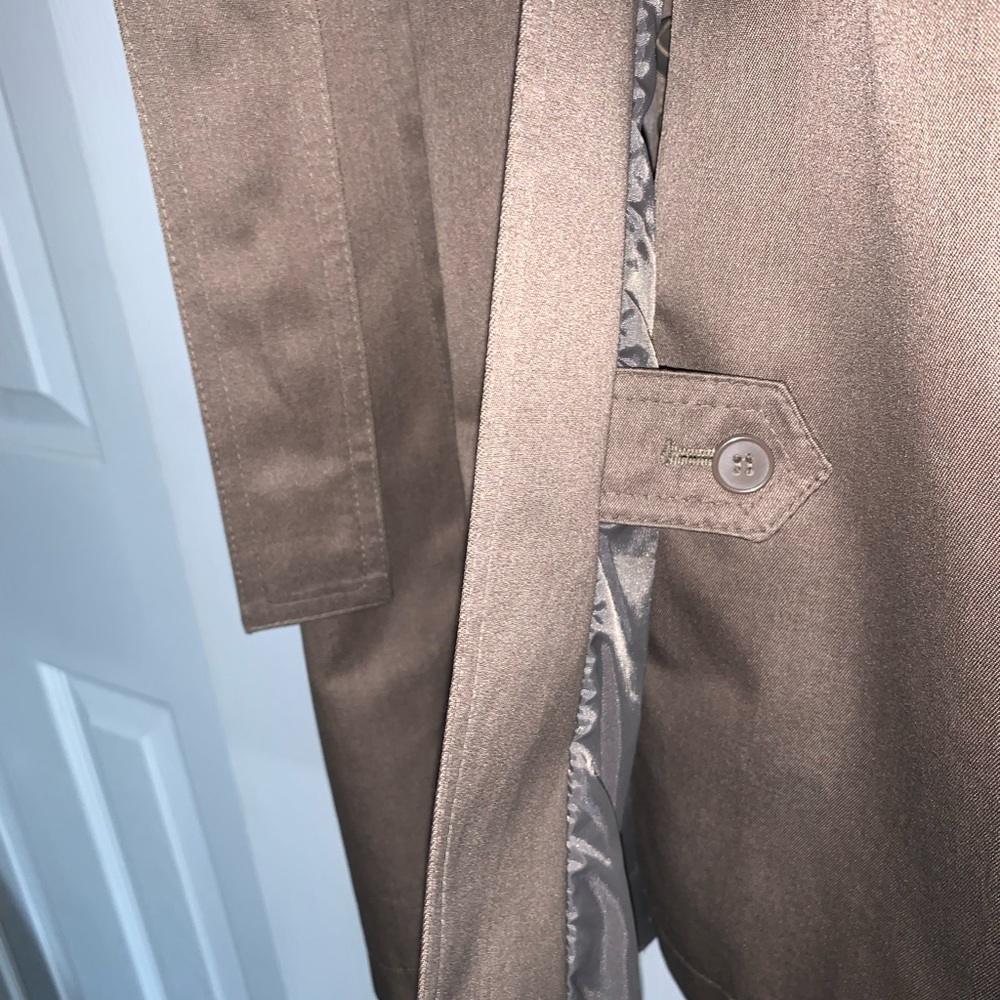 Gorgeous All-Weather Coat, Size 2 Petite - Picture 13 of 13